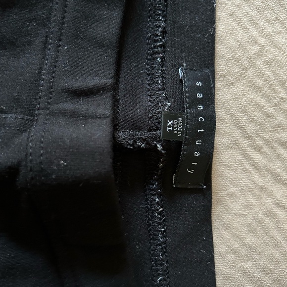 Black Sanctuary Leggings - Picture 1 of 3